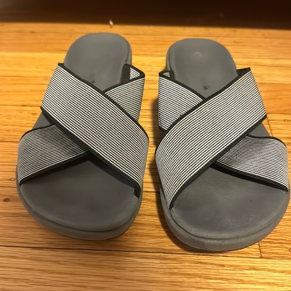 Clark’s striped straps sandals size 6.
